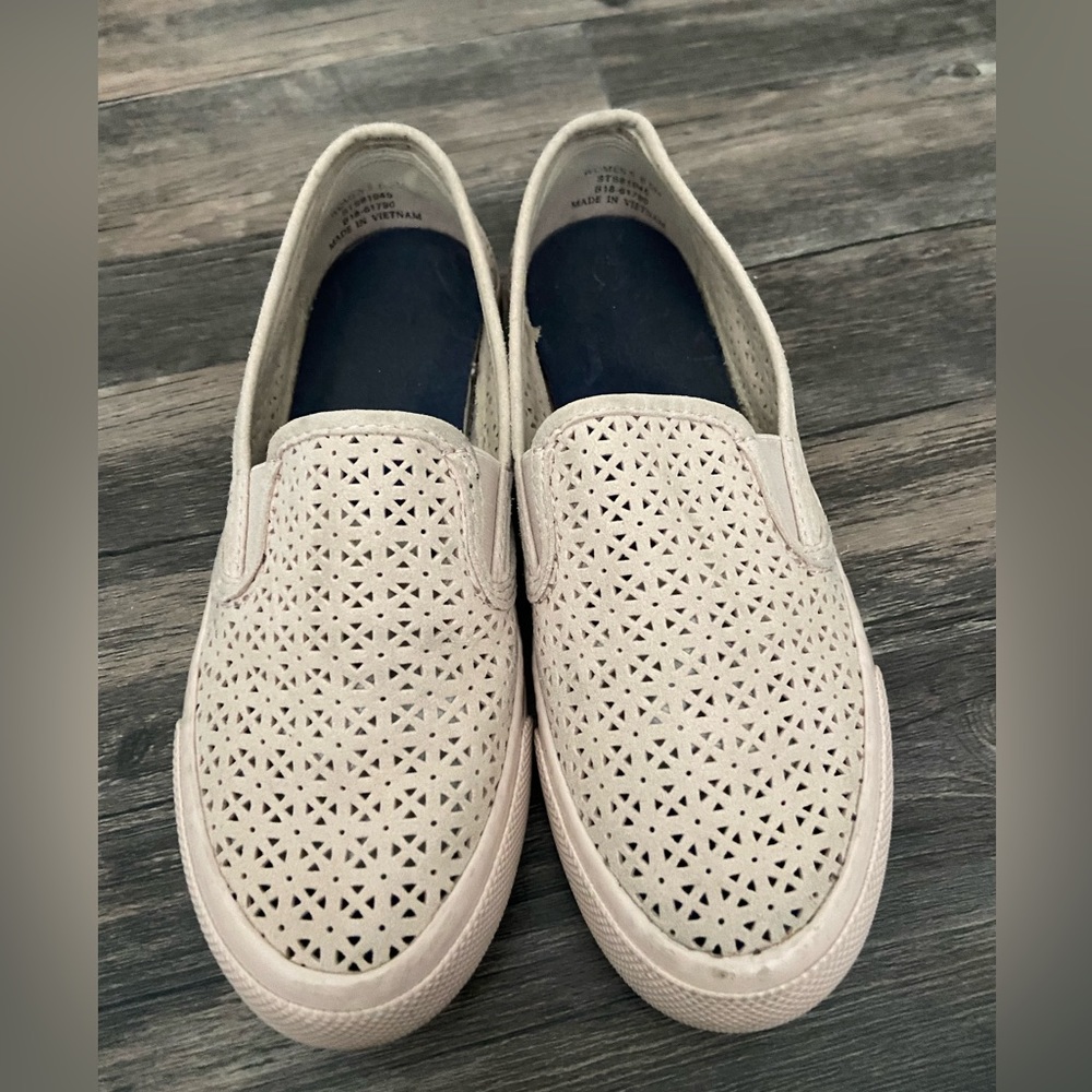 Size 6.5 Sperry shoes, light pink, like new